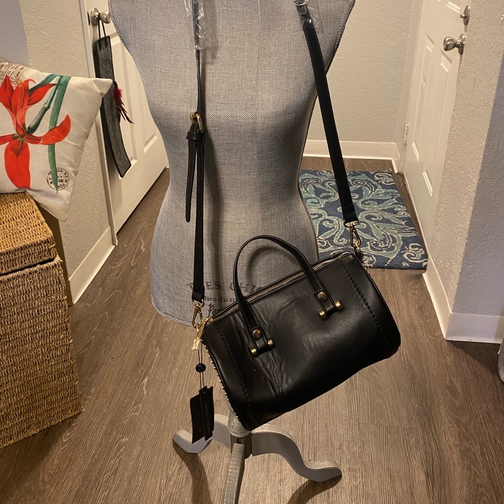 Izzy and Ali black purse